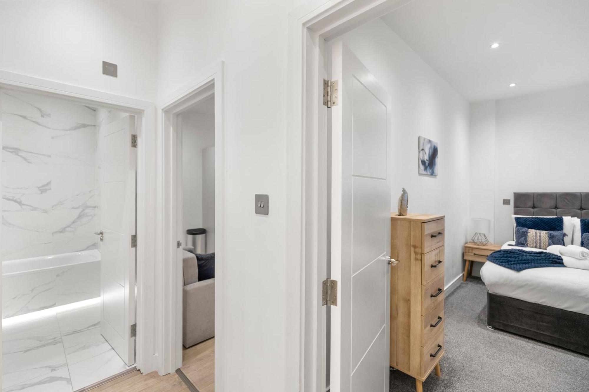 Welcoming And Spacious Apartment- Excellent Location Londen Buitenkant foto