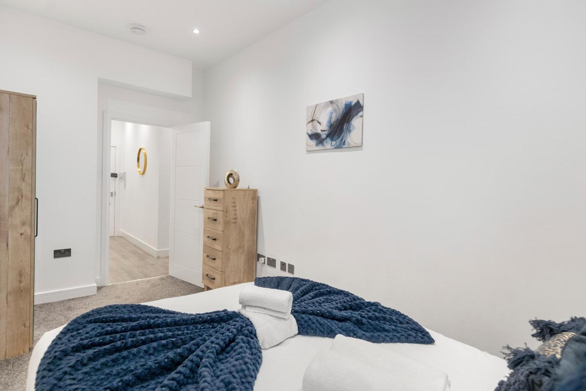 Welcoming And Spacious Apartment- Excellent Location Londen Buitenkant foto
