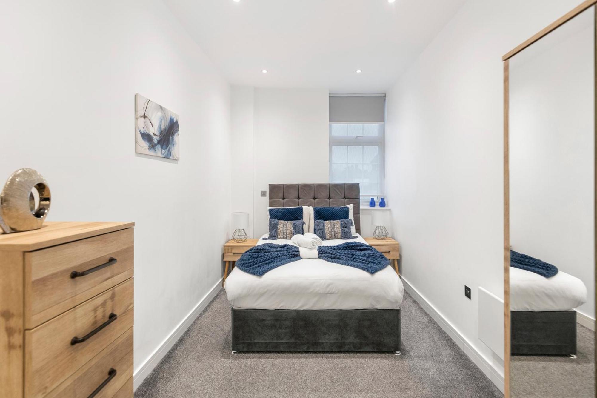 Welcoming And Spacious Apartment- Excellent Location Londen Buitenkant foto