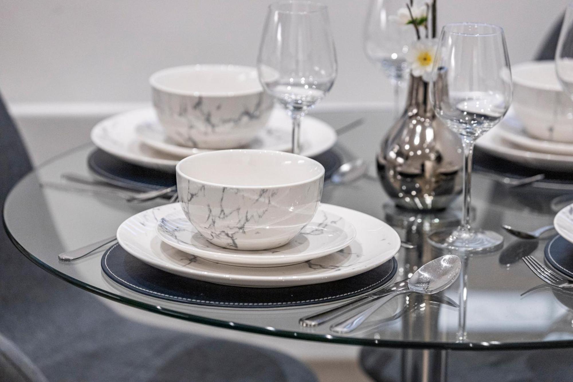 Welcoming And Spacious Apartment- Excellent Location Londen Buitenkant foto