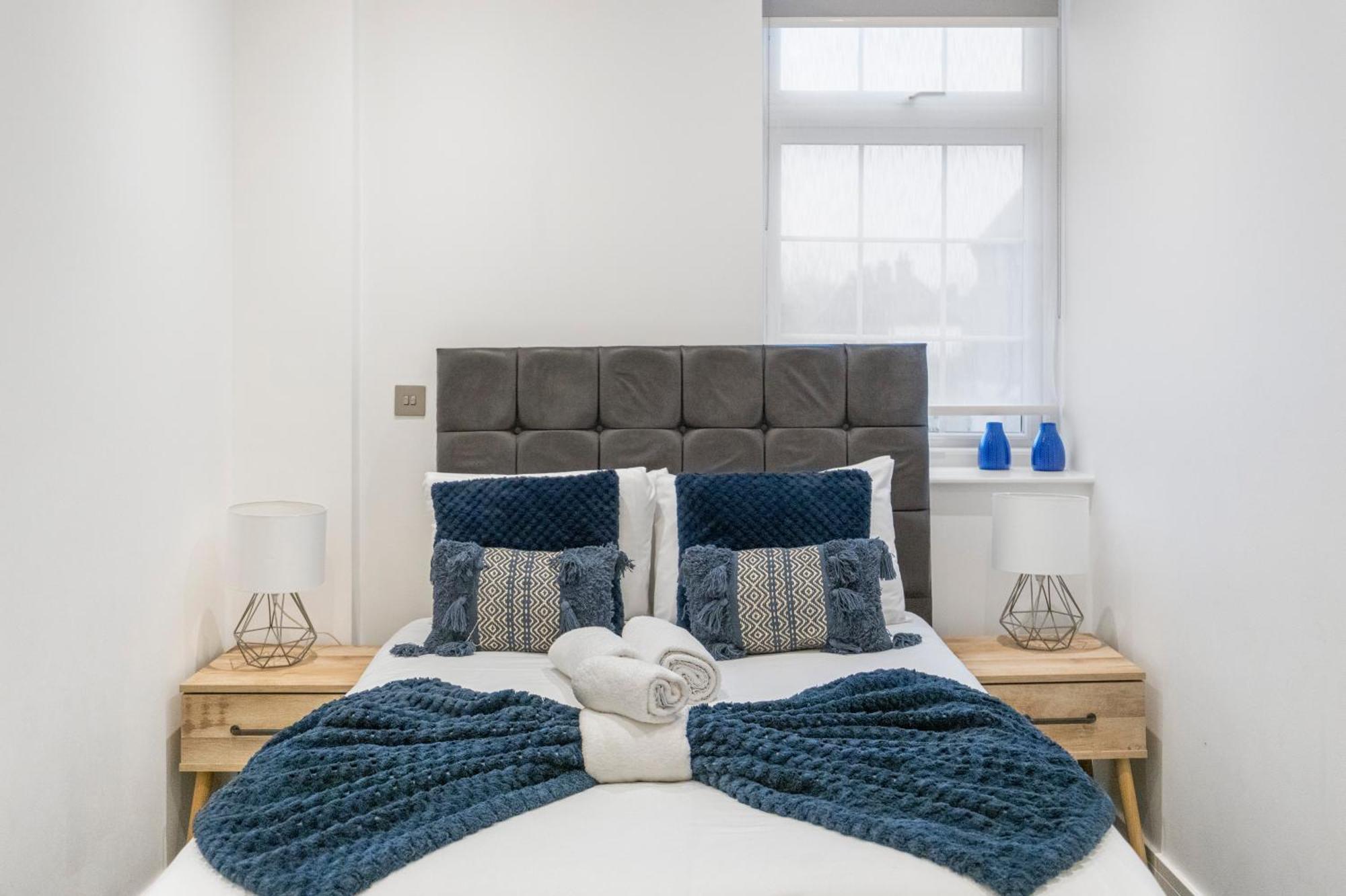 Welcoming And Spacious Apartment- Excellent Location Londen Buitenkant foto
